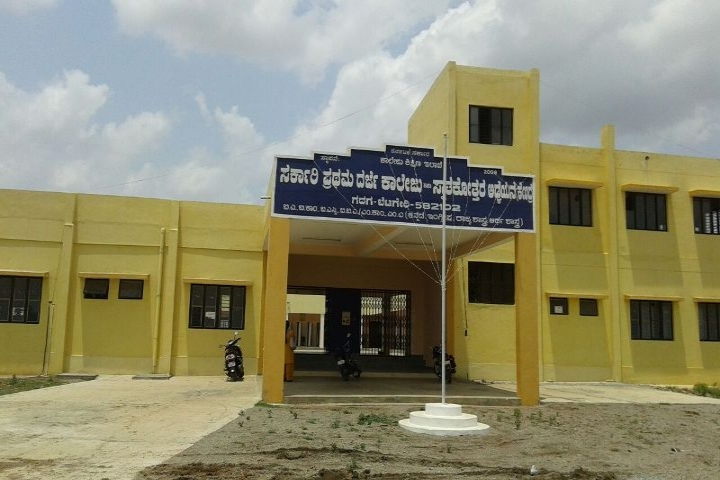 https://cache.careers360.mobi/media/colleges/social-media/media-gallery/22942/2020/3/10/Campus View of Government First Grade College Gadag_Campus-View.jpg